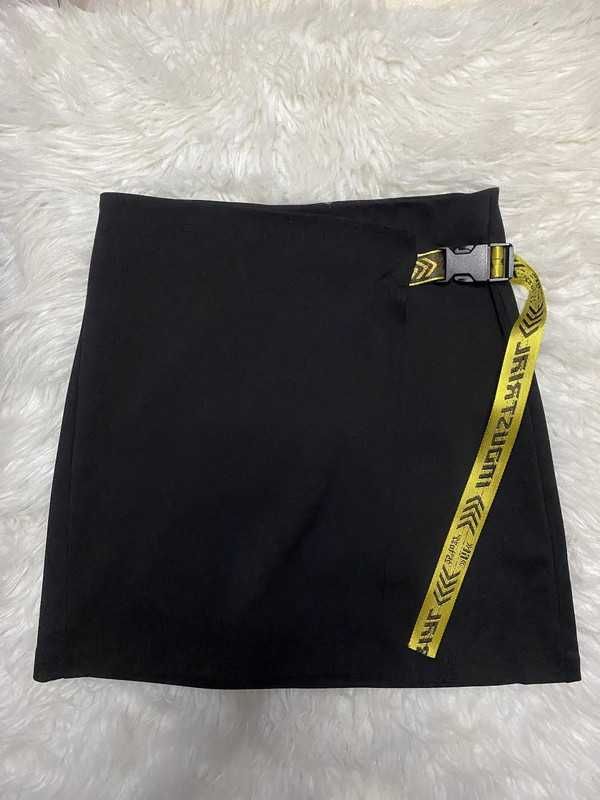 Czarna mini spódniczka z paskiem FB Sister S/XS 36/34