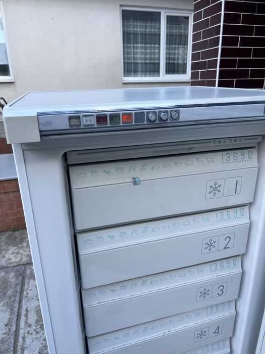 Морозильна камера Liebherr SuperFrost 253 L 7 секцій