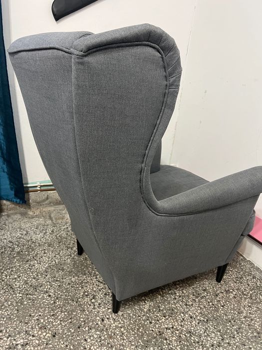 IKEA STRANDMON  - fotel z podnóżkiem
