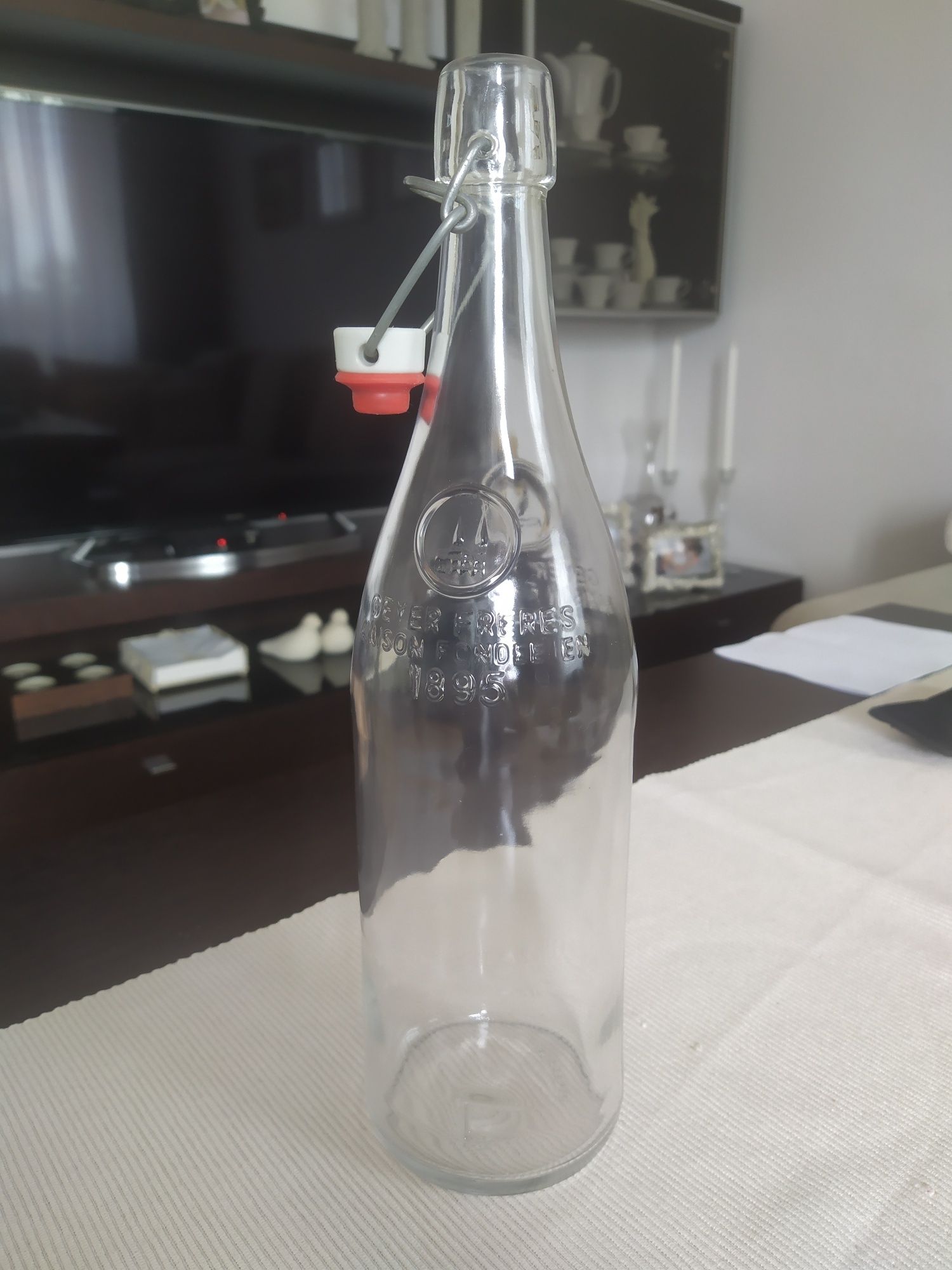 Butelka z korkiem na sok lub nalewkę
