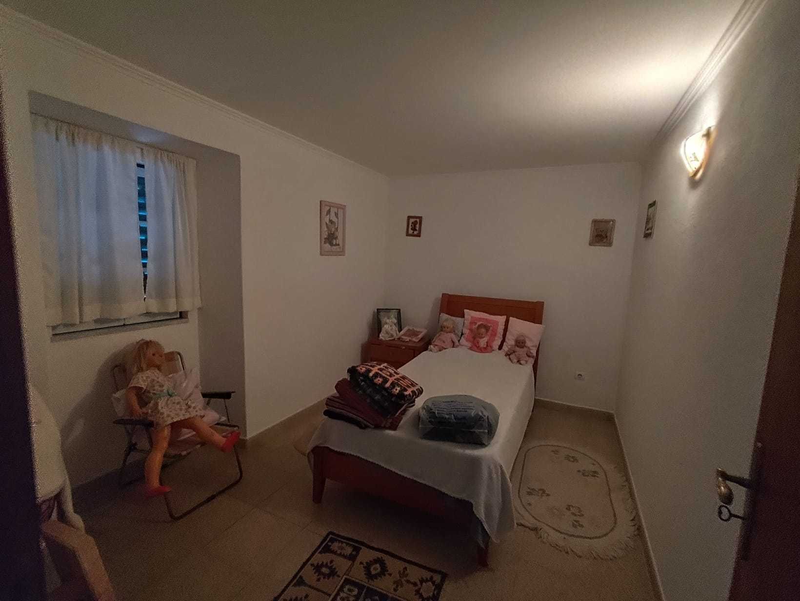 Mobília de quarto e outras divisões