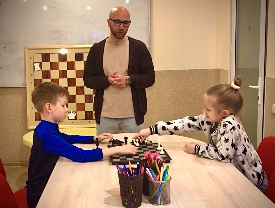 Тренер по шахам. З багаторічним досвідом.