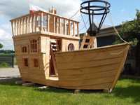 Drewniany domek statek dla dzieci