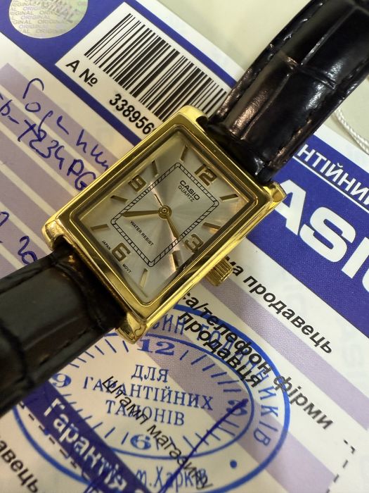 Casio часы женские прямоугольные. Золотистый. Кожа.