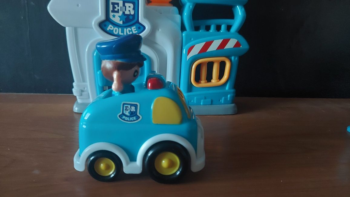 Policja ,garaż ,domek ,zabawki