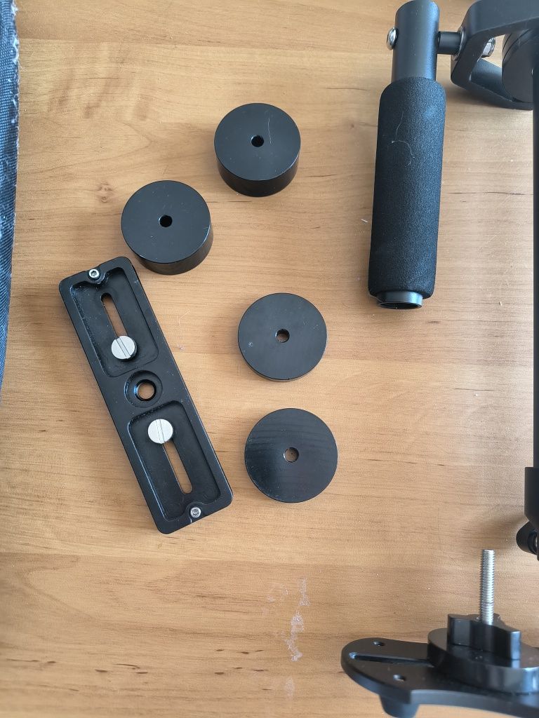 Mechaniczny stabilizator kamery – steadicam