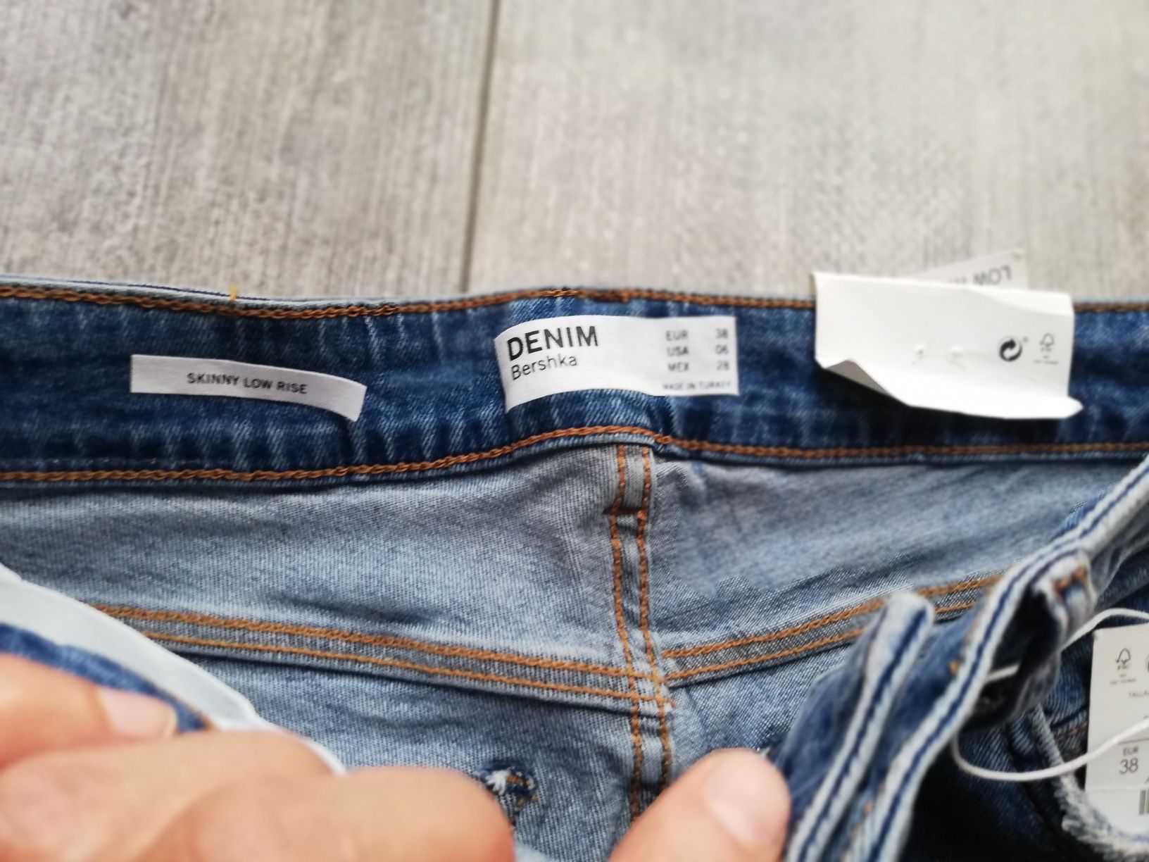 Nowe jeansy Bershka M