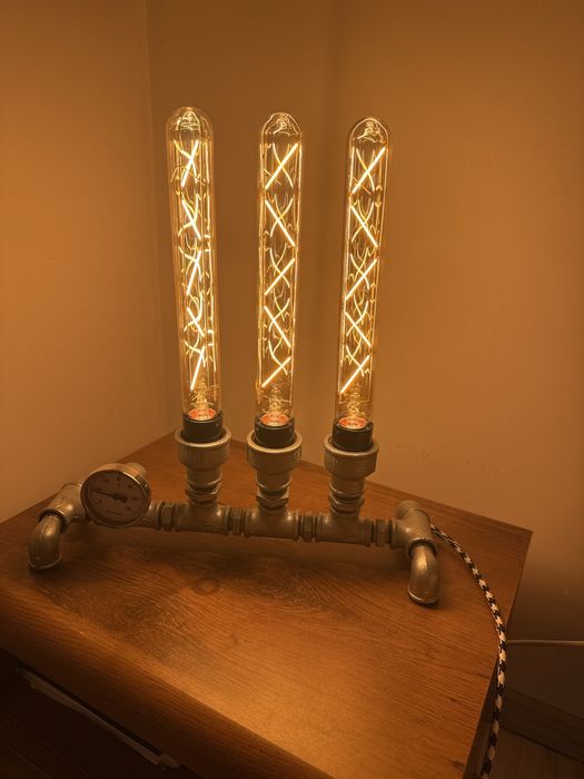 Sprzedam unikatowa lampe stolowa industrialna