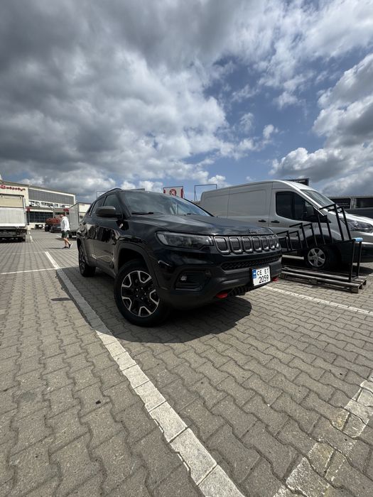 Продам своє авто в хорошому стані jeep compass trailhawk