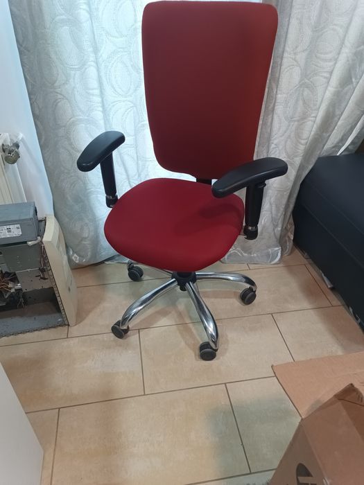 Fotel obrotowy  czerwony