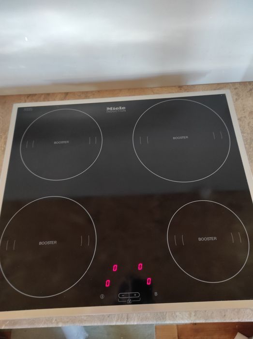 Индукционная варочная поверхность Miele KM 5722