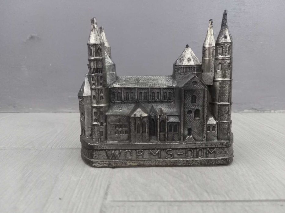 Прикраса у вигляді Замку.