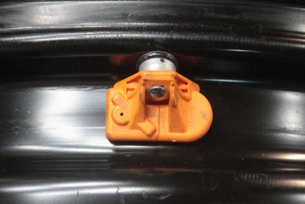 Felgi stalowe BMW 6.5" x 16" 5x120 ET 33 F20 F30 BMW 1 BMW 3 czujniki