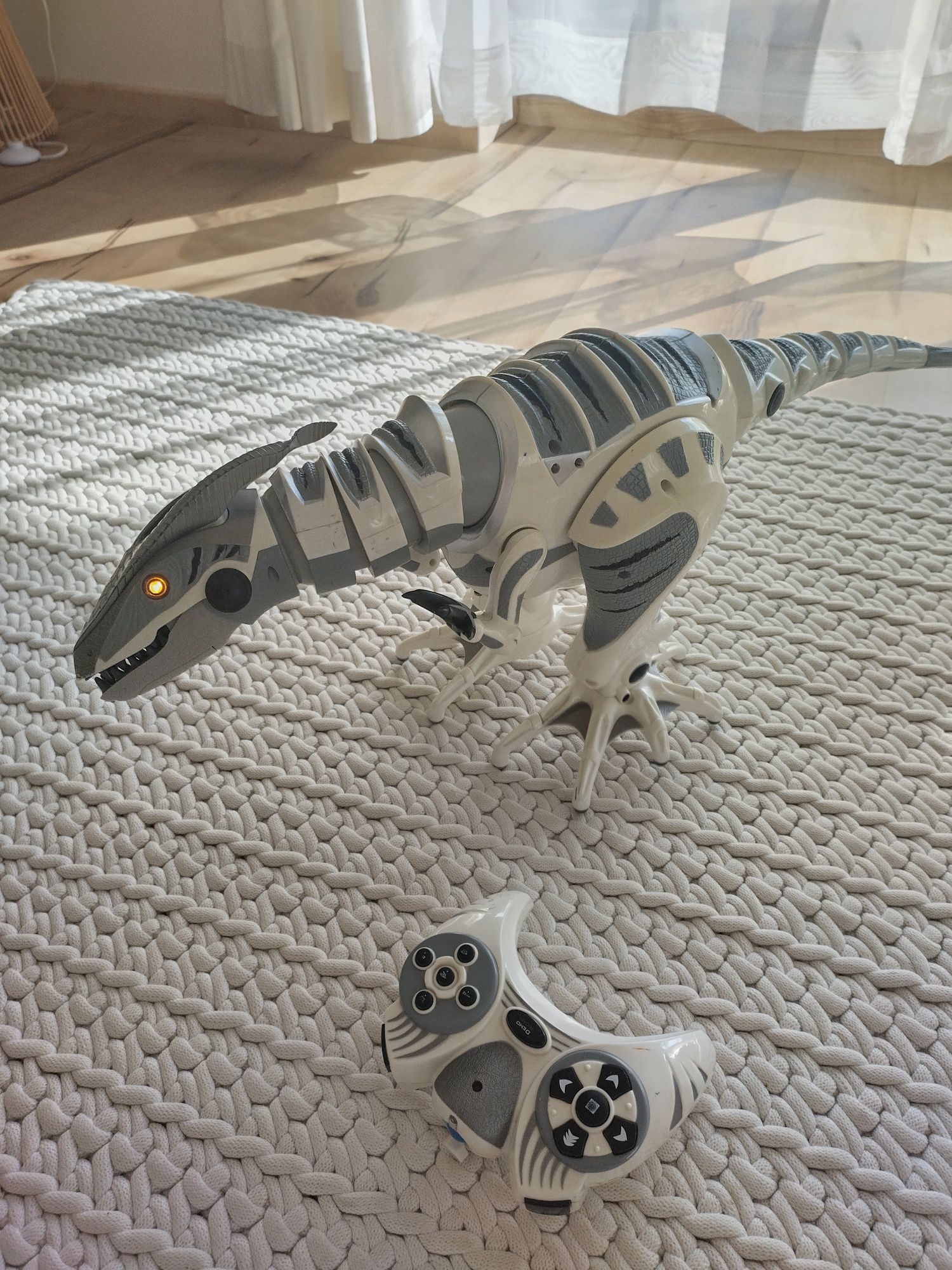 Dinozaur interaktywny Robosaur 80 cm z pilotem