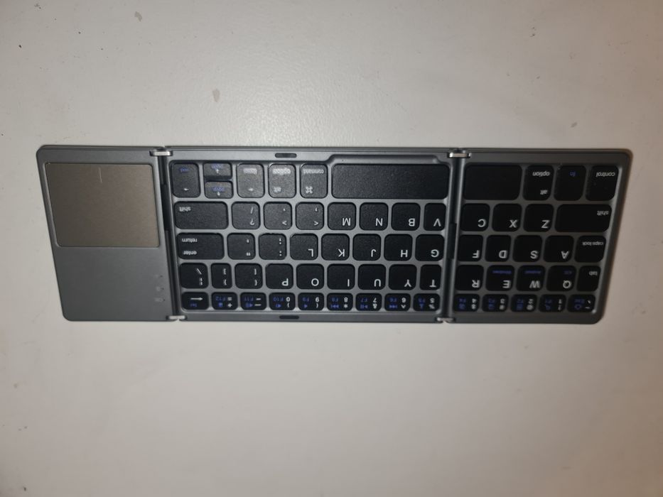 Teclado Bluetooth Dobrável c/ Touchpad – Portátil, Como Novo