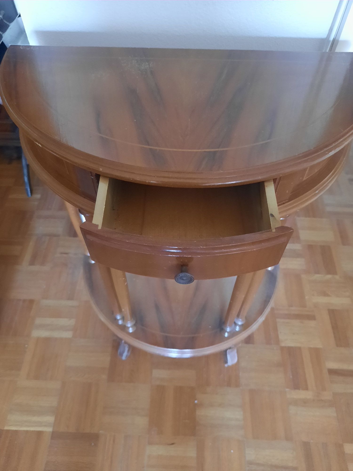 Mesa de canto com gaveta