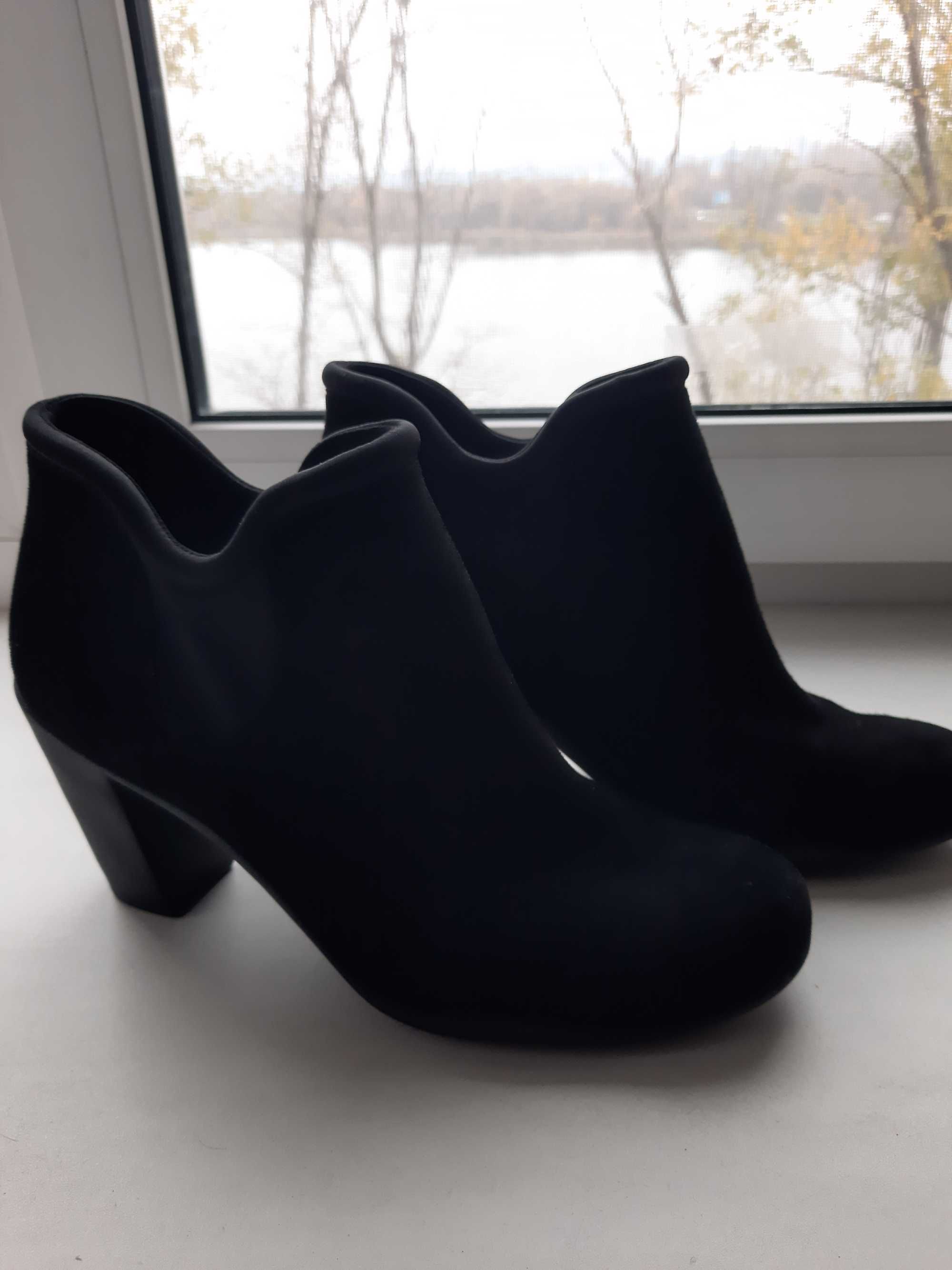 Продам ботільони Clarks artisan