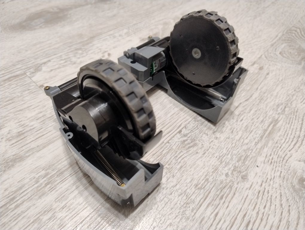 Moduł koła lewego ,L` + Moduł koła prawego ,R` Irobot Roomba 692
