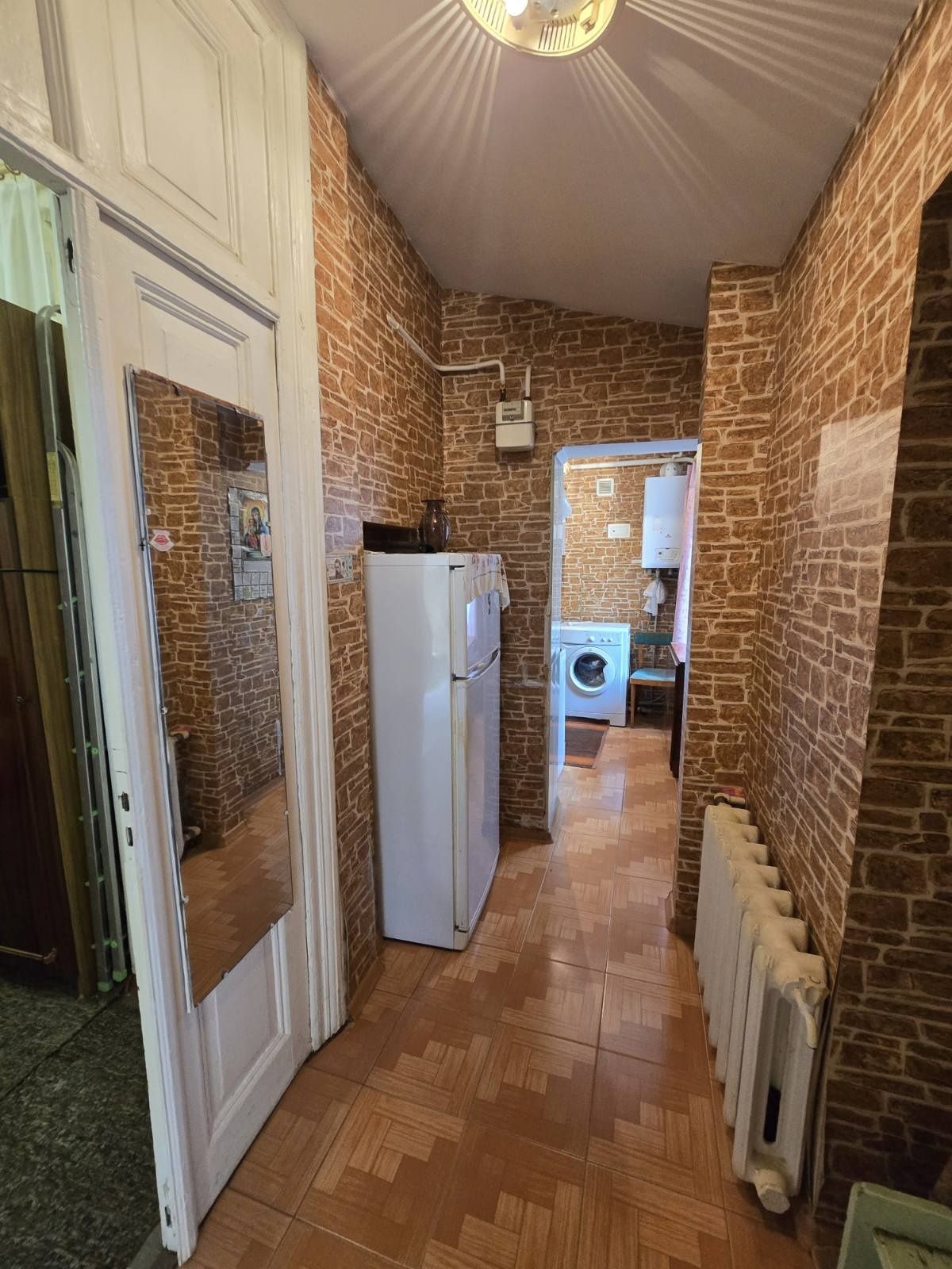 Продам 2 -х комнатную квартиру в центре