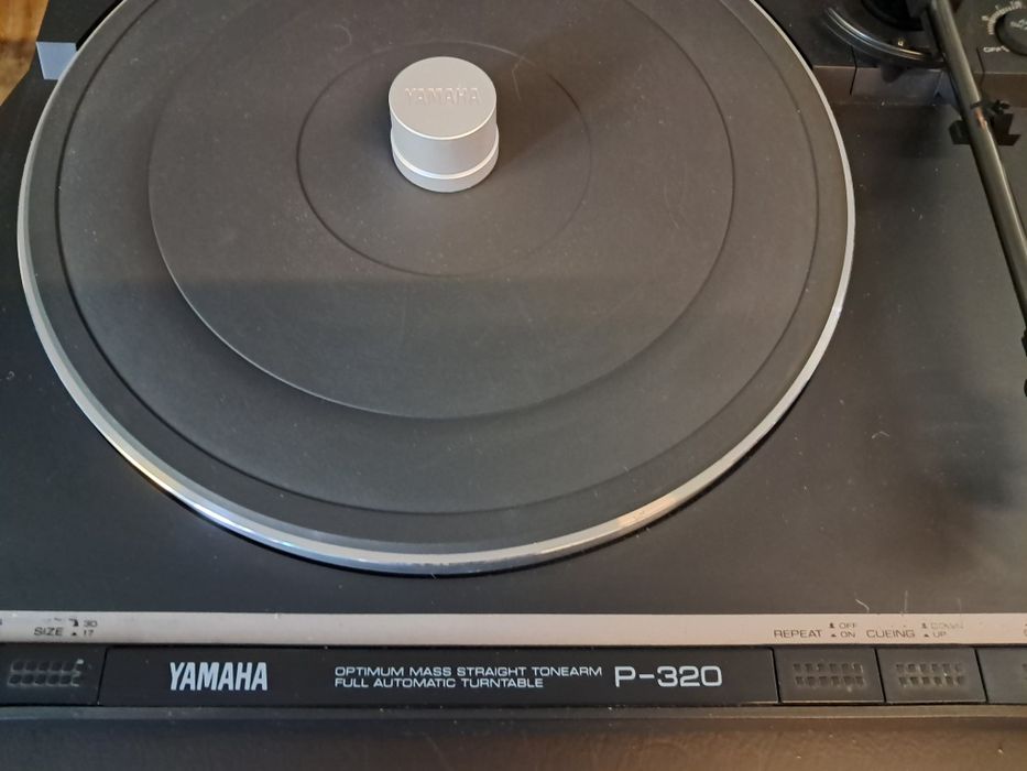 Gramofon Yamaha P 320