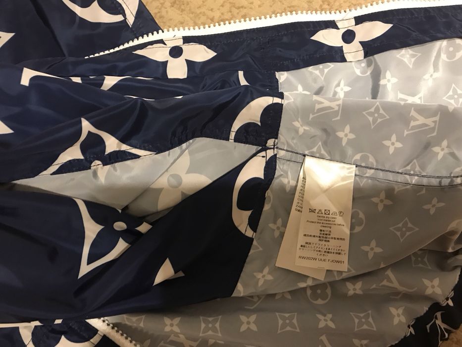 Жіноча вітровка - оригінальна від Louis Vuitton. Розмір М.