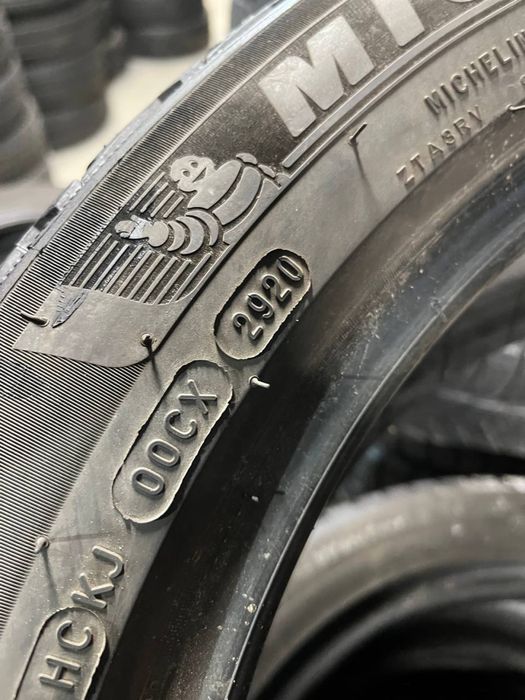 Комплект зимової гуми 215/50/18 Michelin