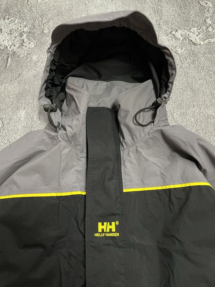 Трекінгова водовідштовхуюча куртка helly hansen