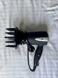 Secador de cabelo compacto com acessório para caracóis