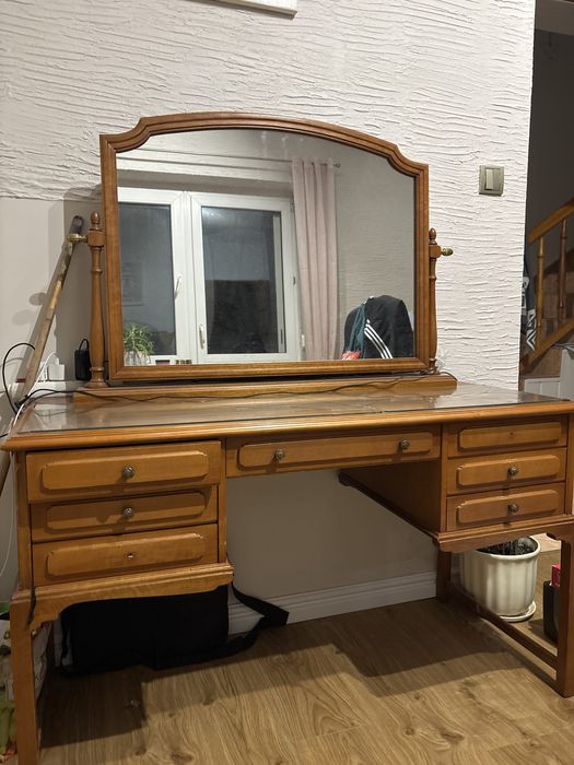 Toaletka drewniania z lustrem