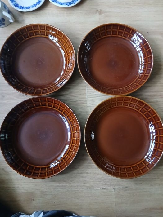 4 gl talerze z porcelitu Pruszków wz kratką