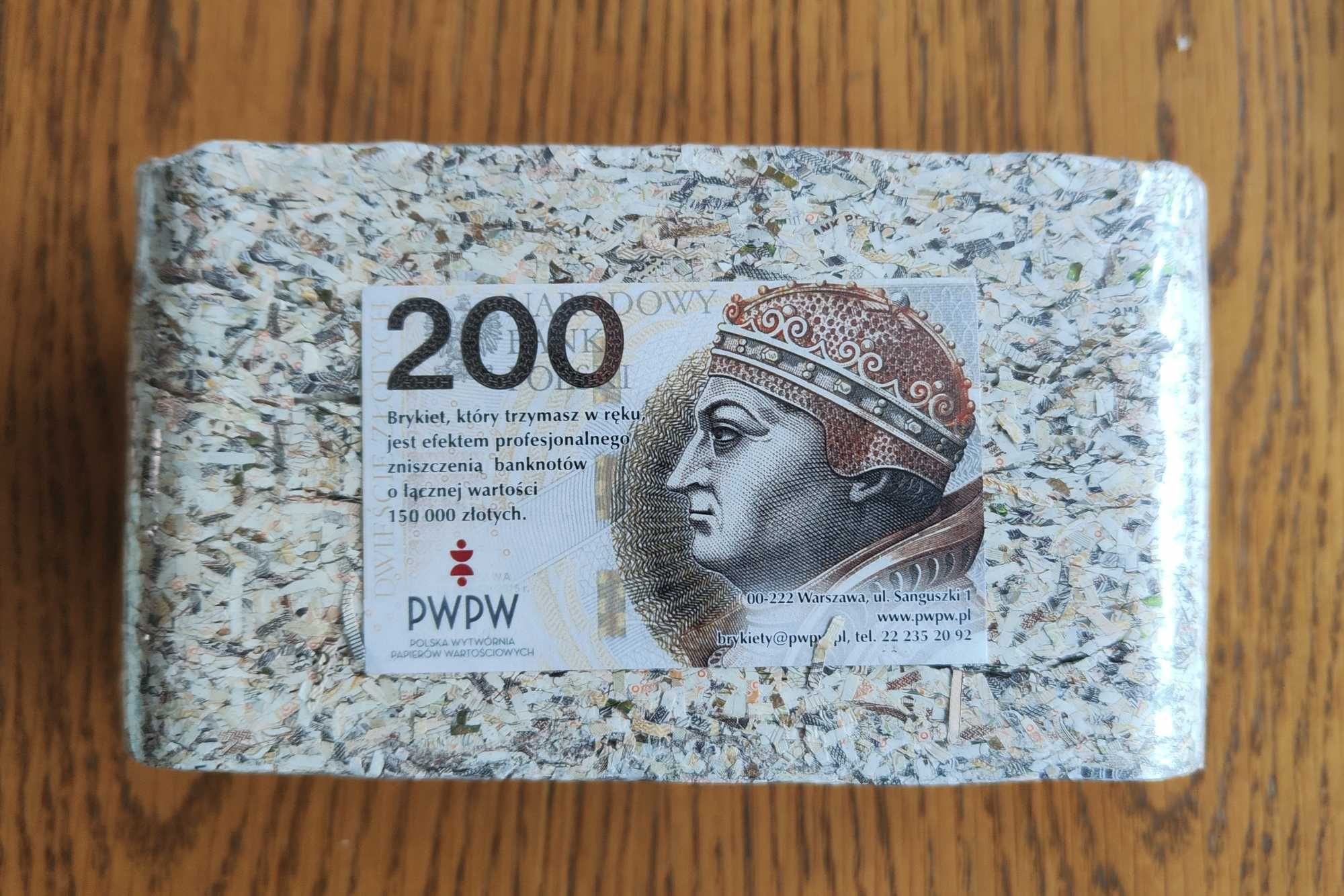 Brykiet z banknotów 200 zł