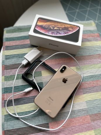 iPhone XS - 64 GB/ idealny stan/ dodatkowo case i ładowarka