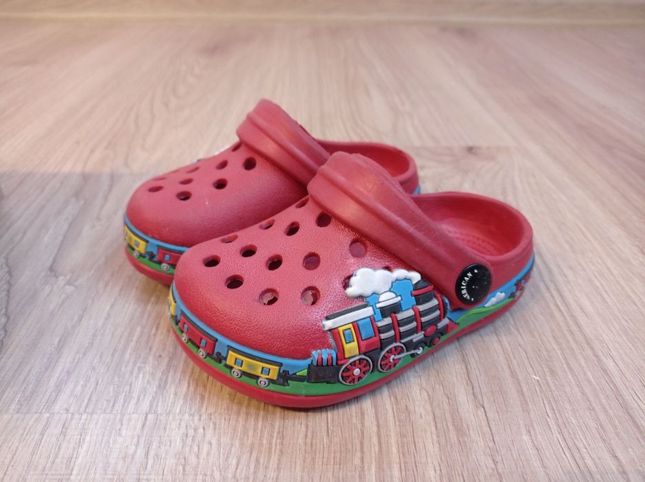 Klapki r. 24 czerwone