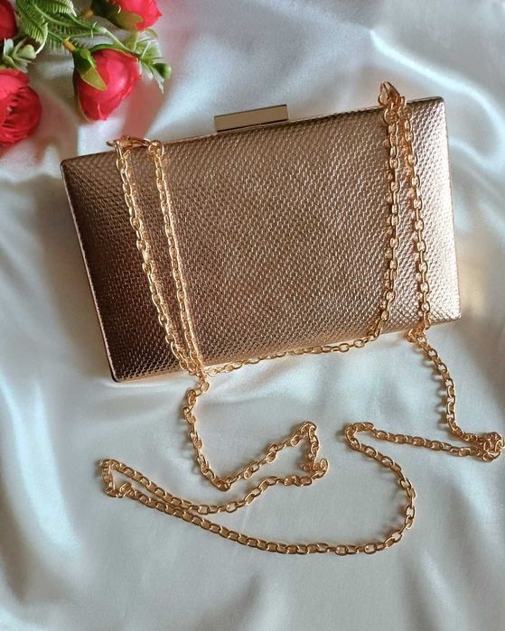 Wieczorowa kopertówka - Karbowane złoto