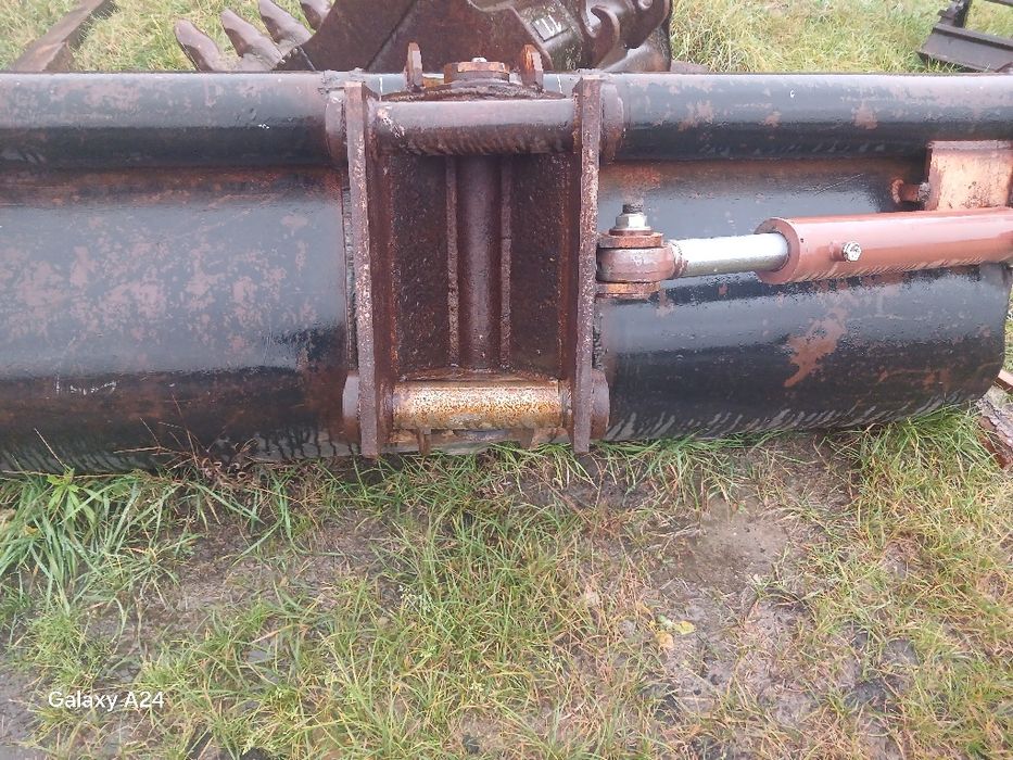 Продам ковш з нахилом  у 2 сторони 2х метровий