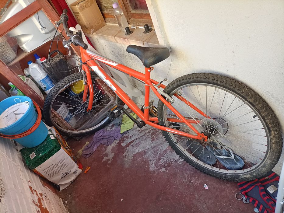 Bicicleta praticamente nova