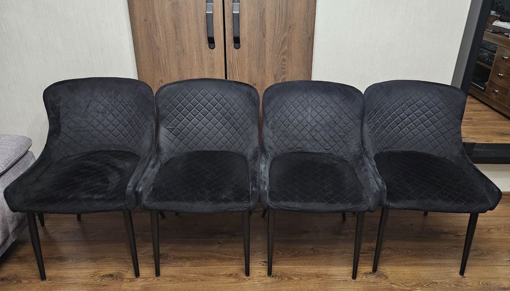 Krzesła tapicerowane Signal czarne welur 4 sztuki Okazja