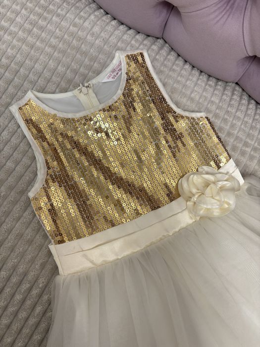 Святкова сукня для дівчинки на 5-6 років