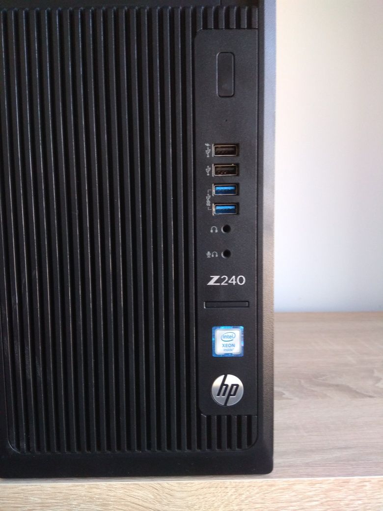 HP Z240 Intel Xeon/AMD FP4300/16GB DDR4/SSD+HDD Win. 10 Pro