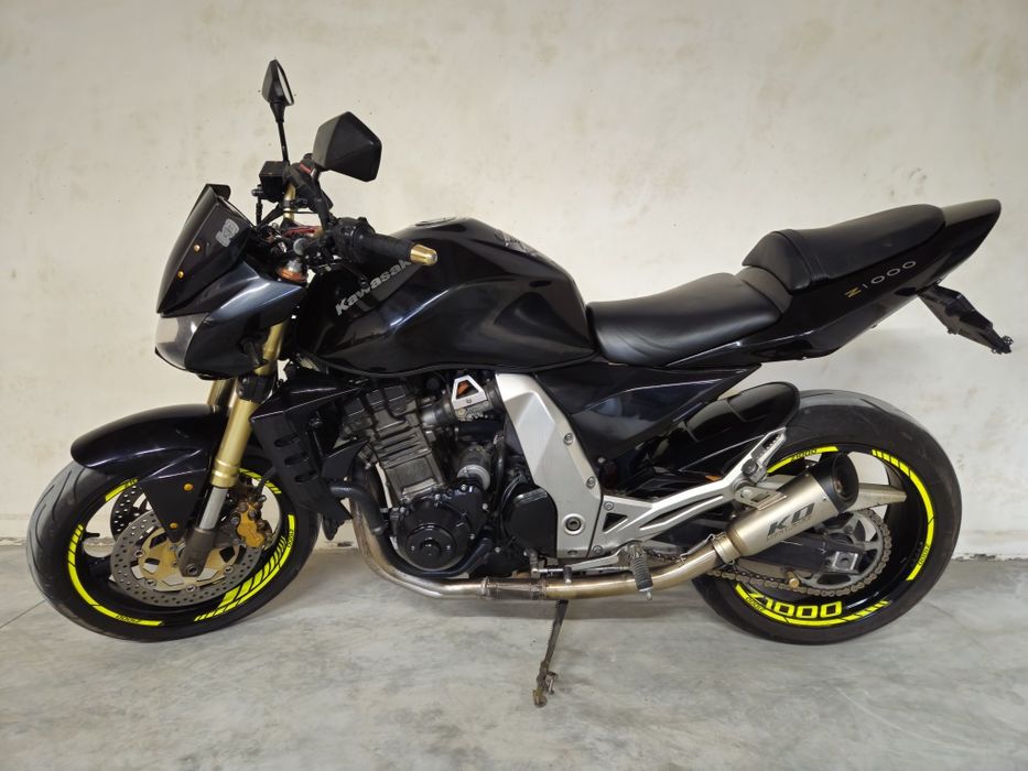 Kawasaki Z1000 *Świeże opony *Akcesoryjny wydech *Pływające kierunki
