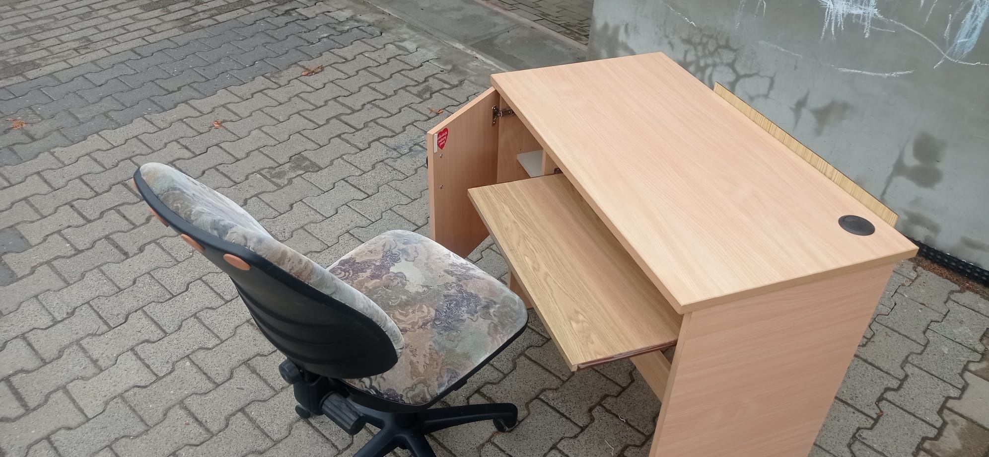 Biurko dla dziecka z krzesłem