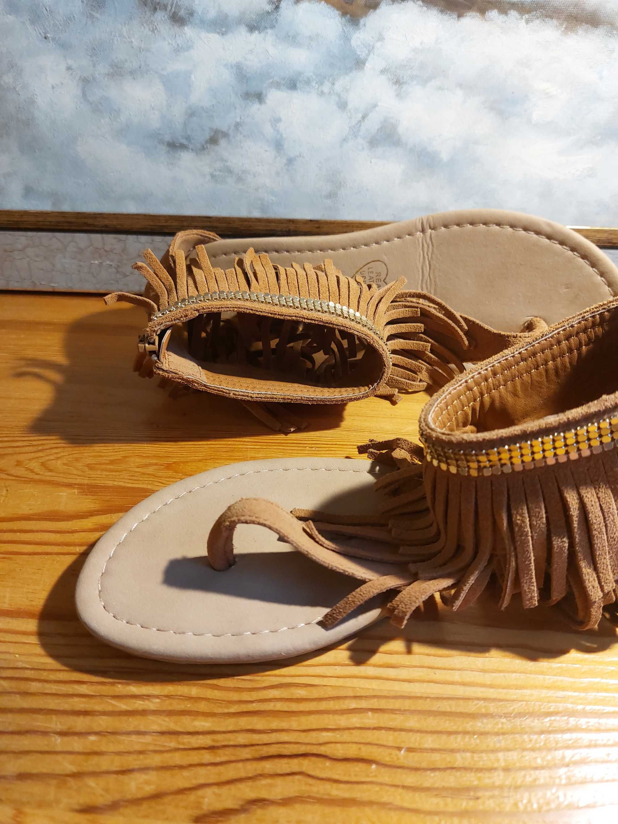Buty damskie sandaly z frendzlami typu Pocahontas