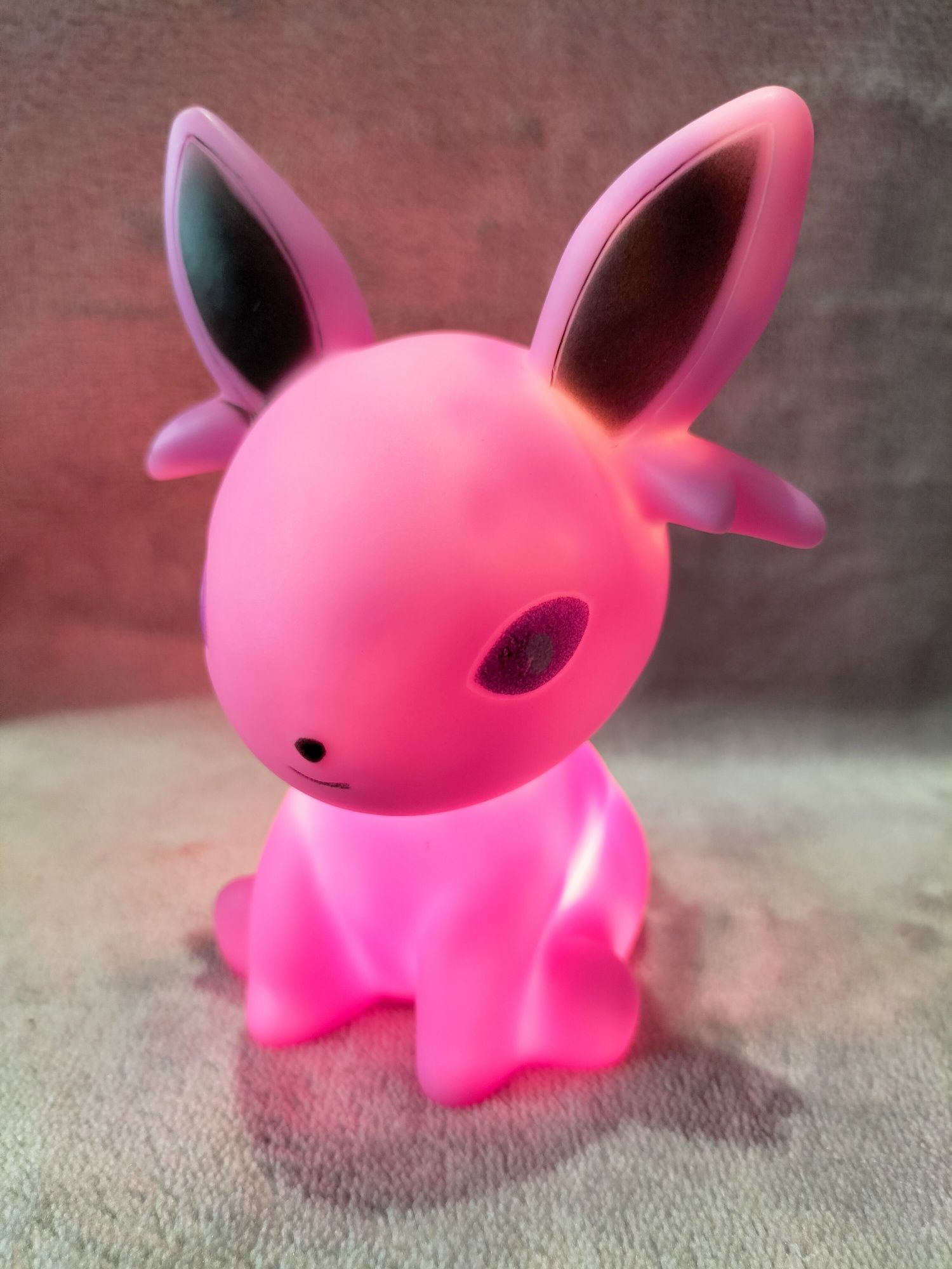 Mała urocza fioletpwa  lampka Pokemon Eevee