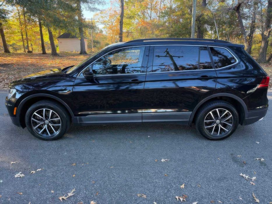 Volkswagen Tiguan      2021