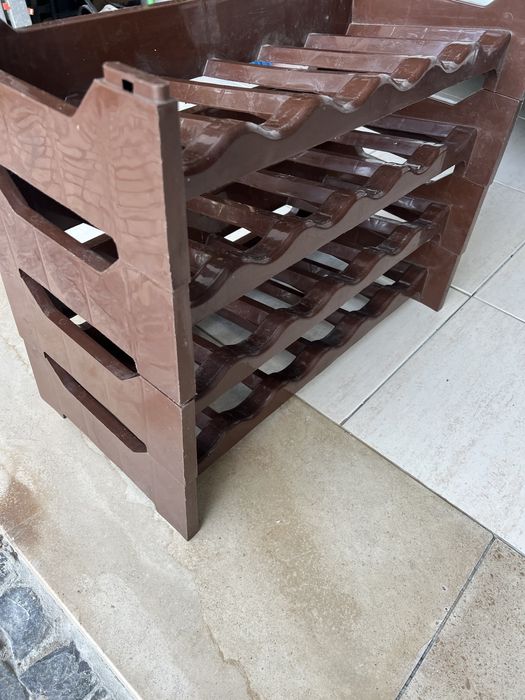 Garrafeira PVC em bom estado