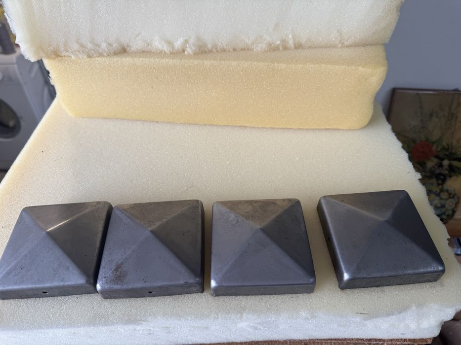 Daszek na slupek ogrodzeniowy 80x80