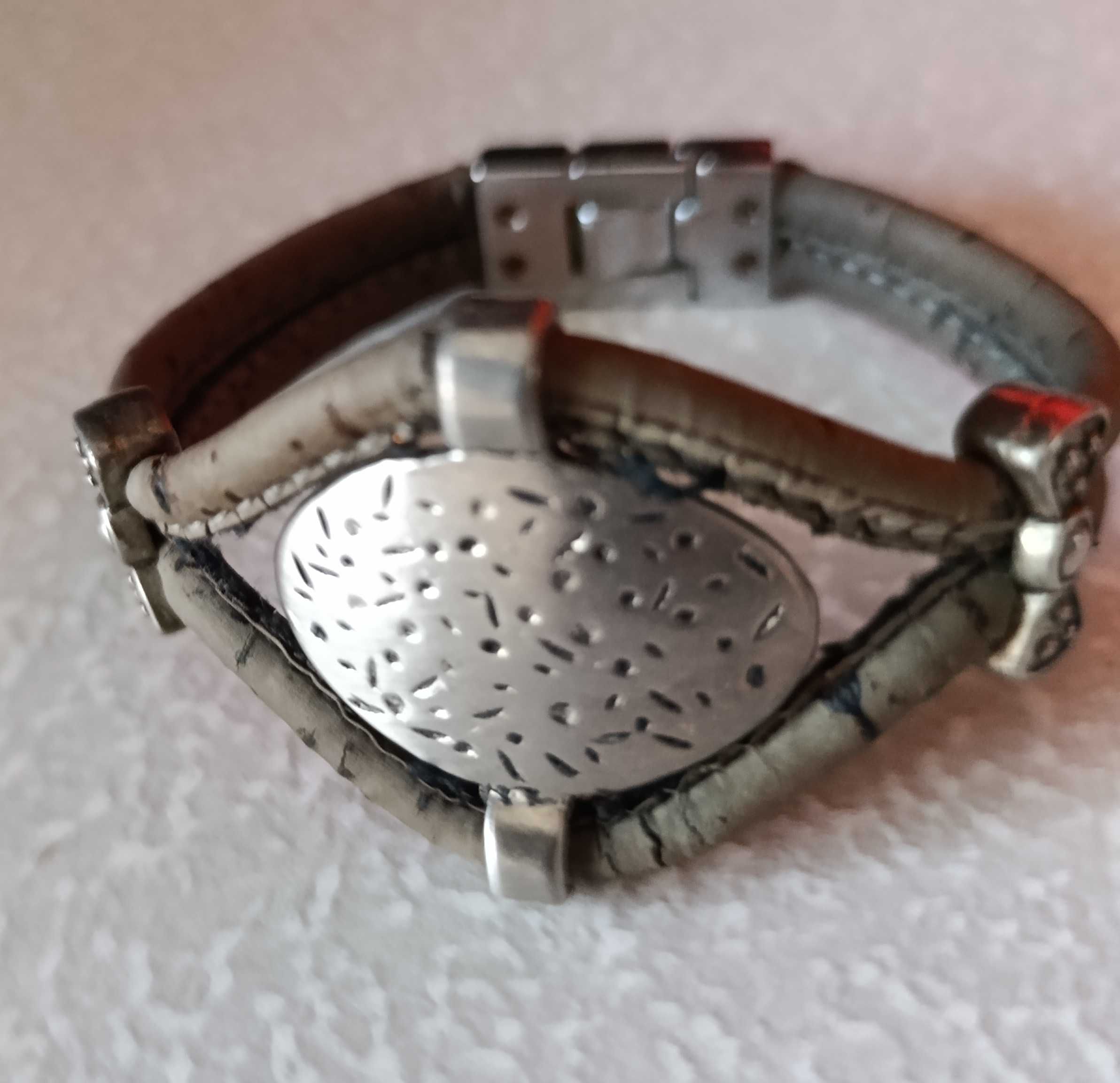 Conjunto Pulseira pele Genuína, verde e metal + 1 Brinco Estrela