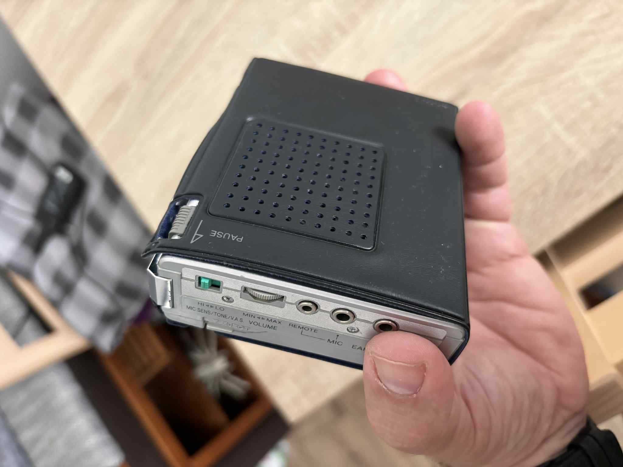 Magnetofon kieszonkowy kasetowy Sanyo TRC-1130 – retro klasyk z lat 80