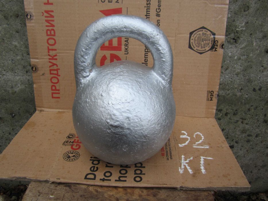 Гиря 32 кг  и  8 кг