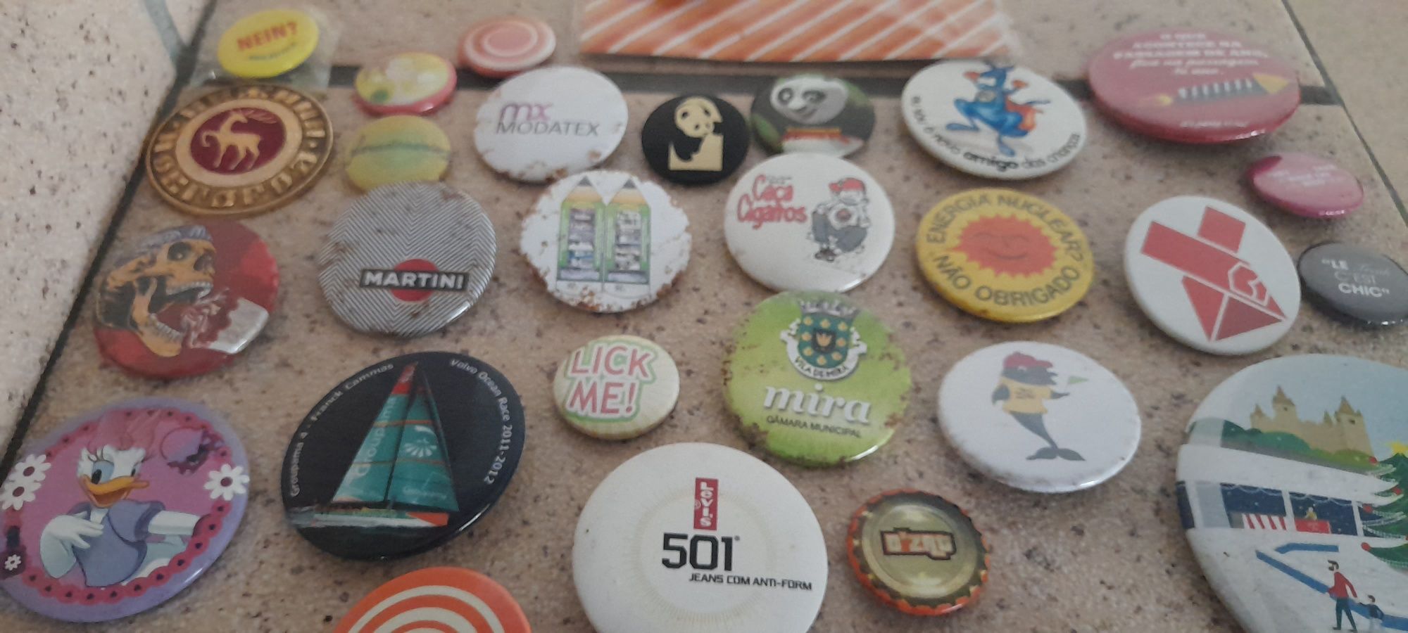 50 pins / crachás (portes incluidos)